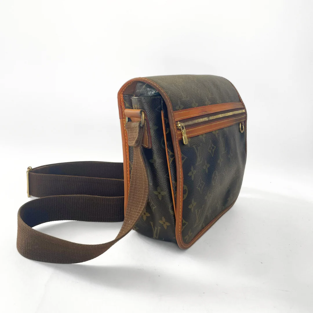 Louis Vuitton Louis Vuitton Bosphore Messenger in Monogram Canvas. - Crossbody bags - Etoile Luxury Vintage