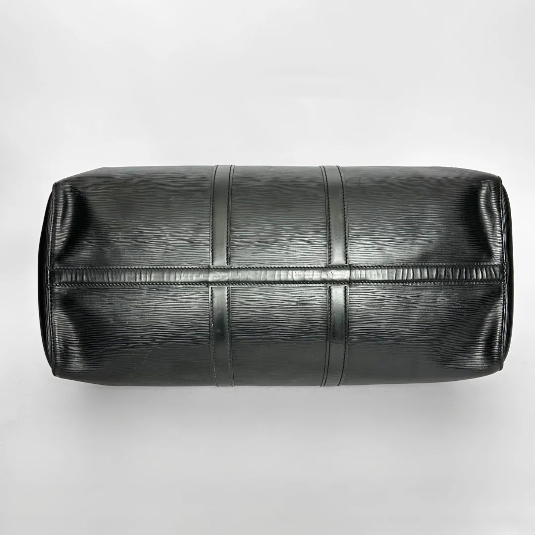 Louis Vuitton Keepall 50 Epi black bottom view