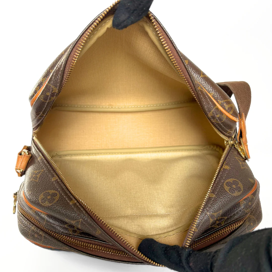 Louis Vuitton Louis Vuitton Reporter PM Monogram Canvas - Crossbody bags - Etoile Luxury Vintage