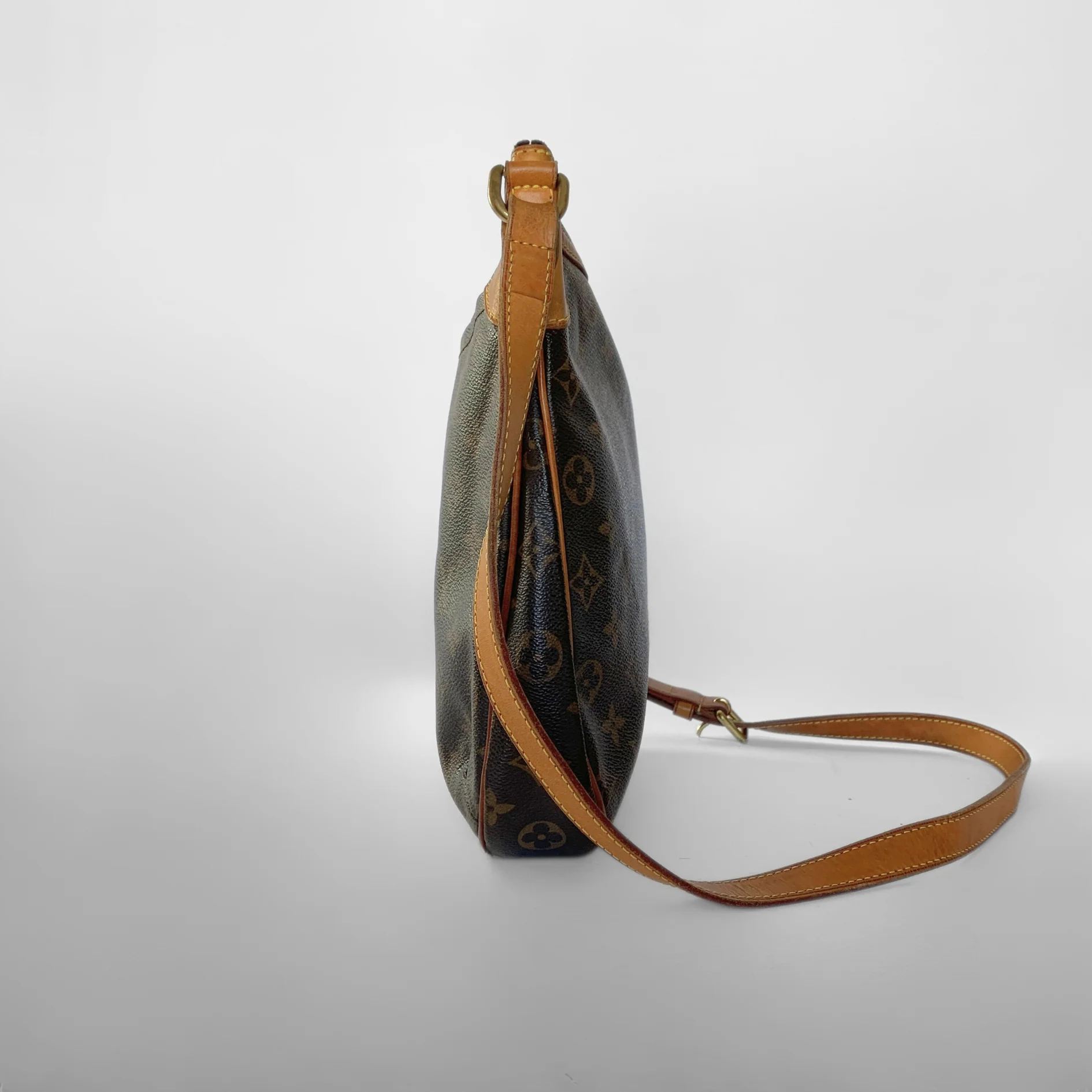 Louis Vuitton Louis Vuitton Odeon MM Monogram Canvas - Handbags - Etoile Luxury Vintage