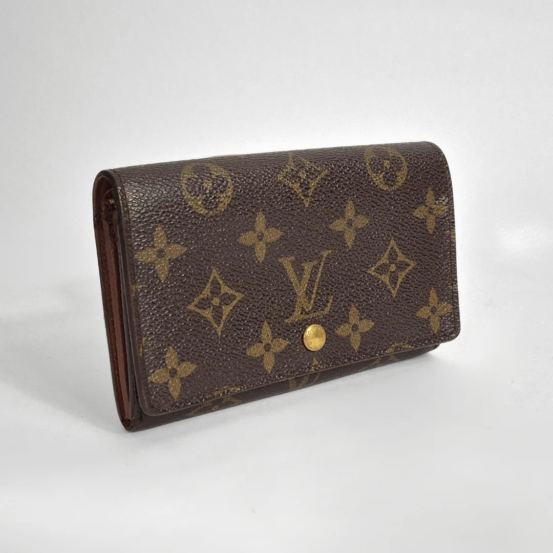 Louis Vuitton wallet with monogram lateral view