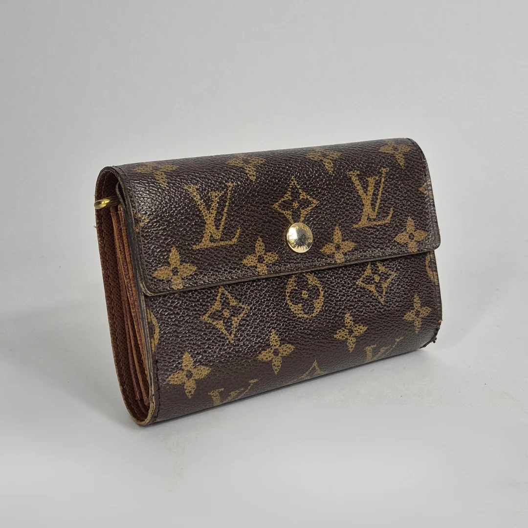 Louis Vuitton Wallet International Medium lateral view