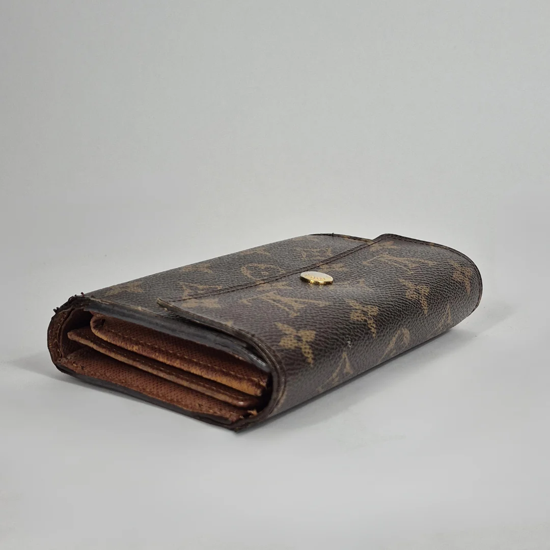 Louis Vuitton Wallet International Medium lateral view