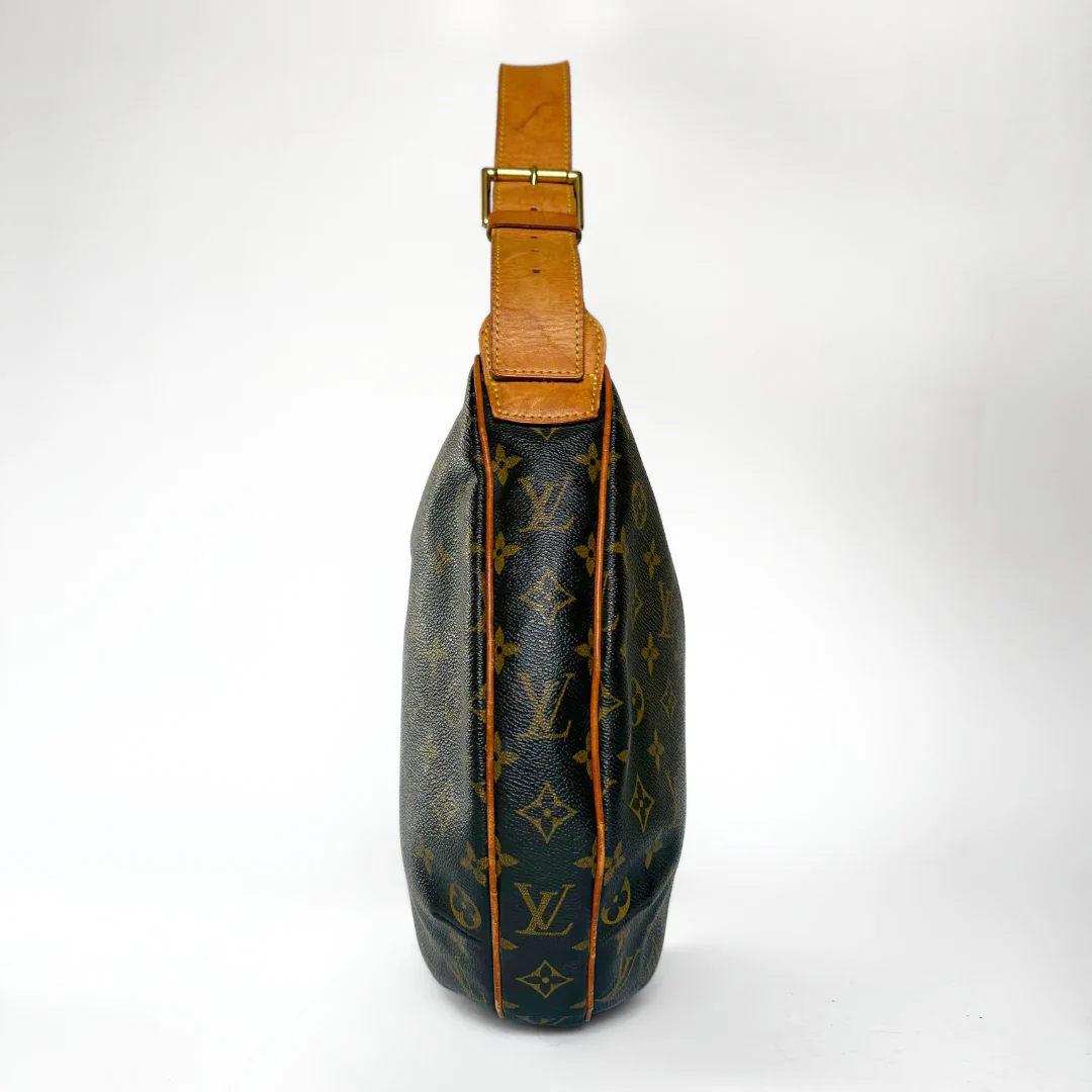 Louis Vuitton Louis Vuitton Croissant GM Monogram Canvas - Shoulder bags - Etoile Luxury Vintage
