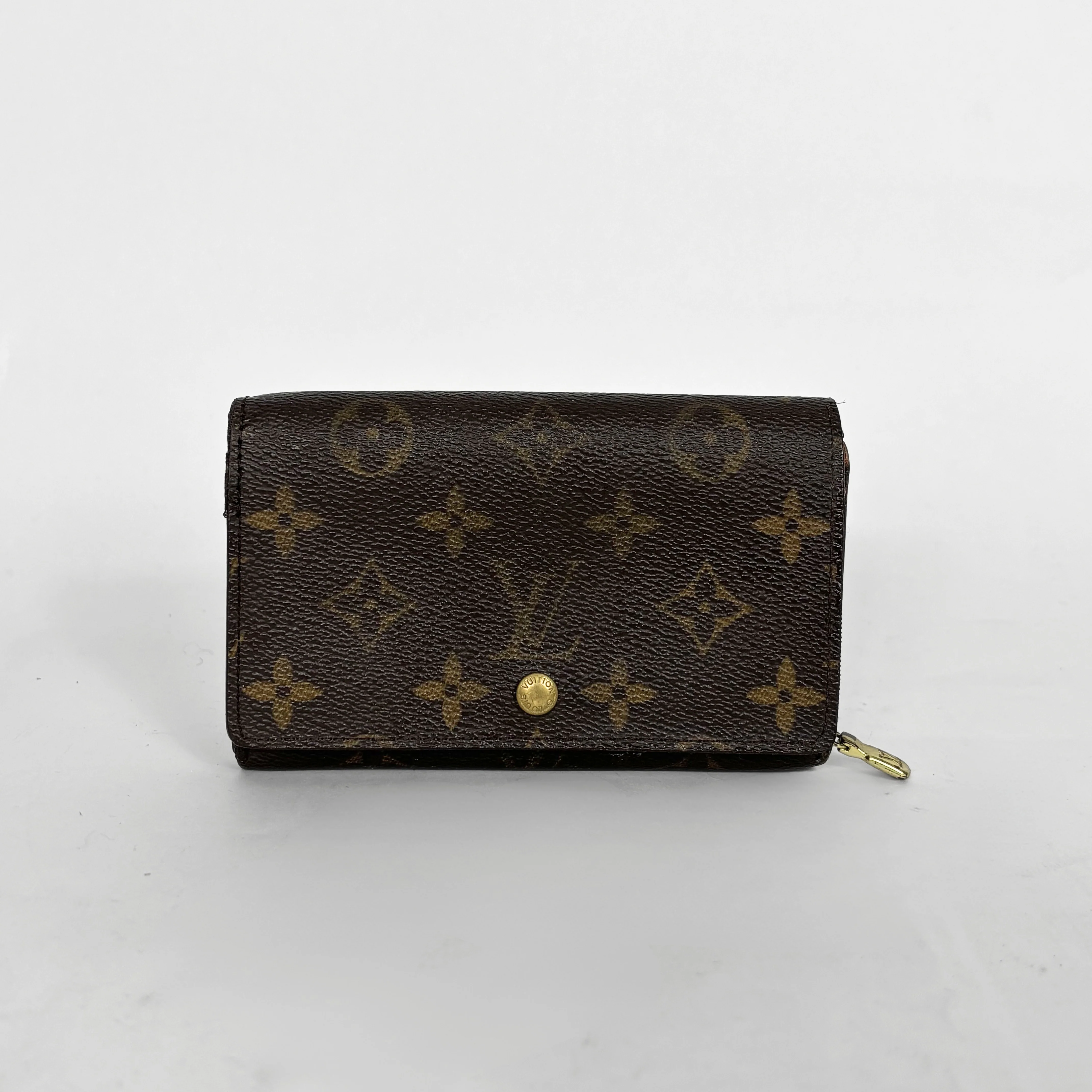 Louis Vuitton wallet in monogram canvas with a snap-button closure