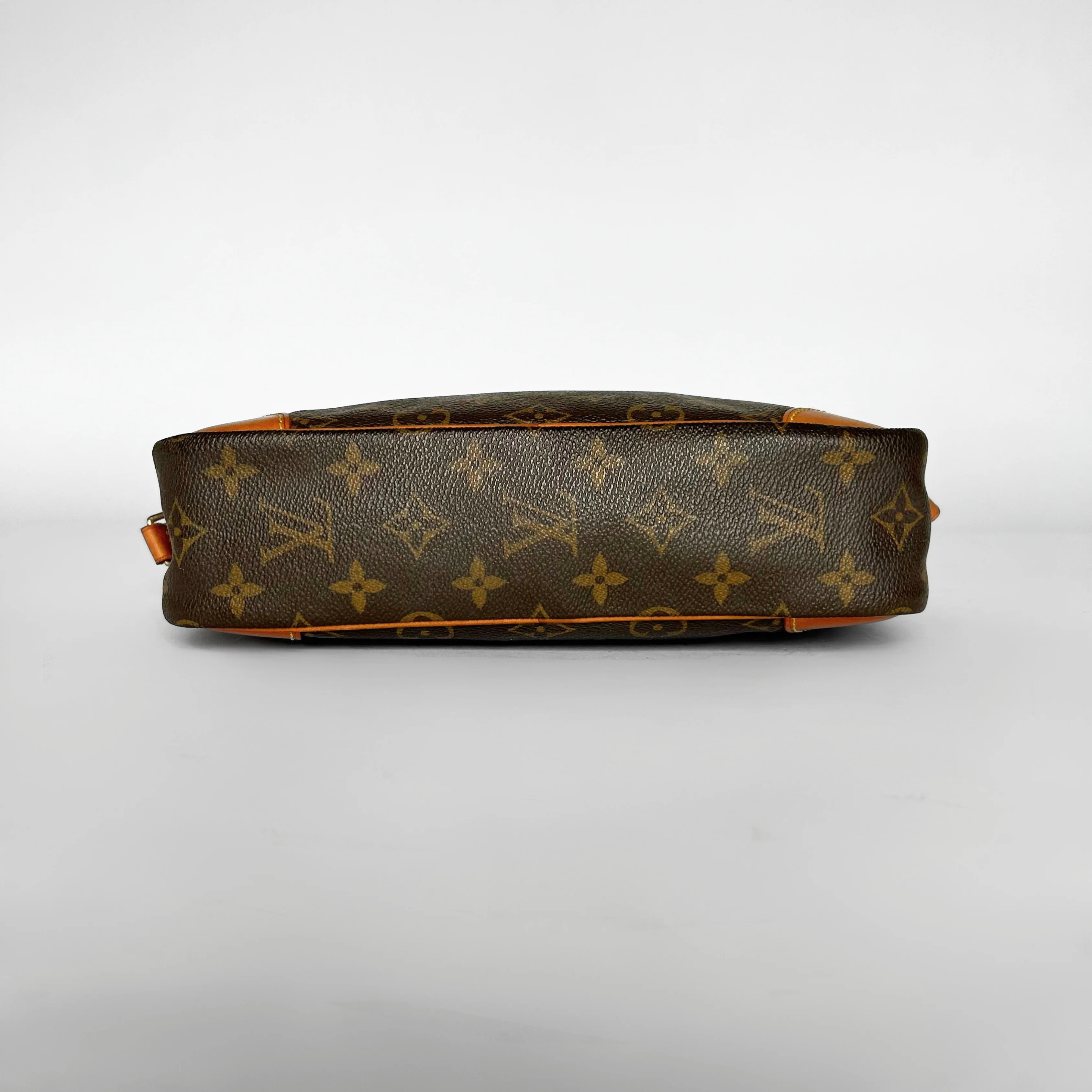 Louis Vuitton Louis Vuitton Trocadero Monogram Canvas - Crossbody bags - Etoile Luxury Vintage