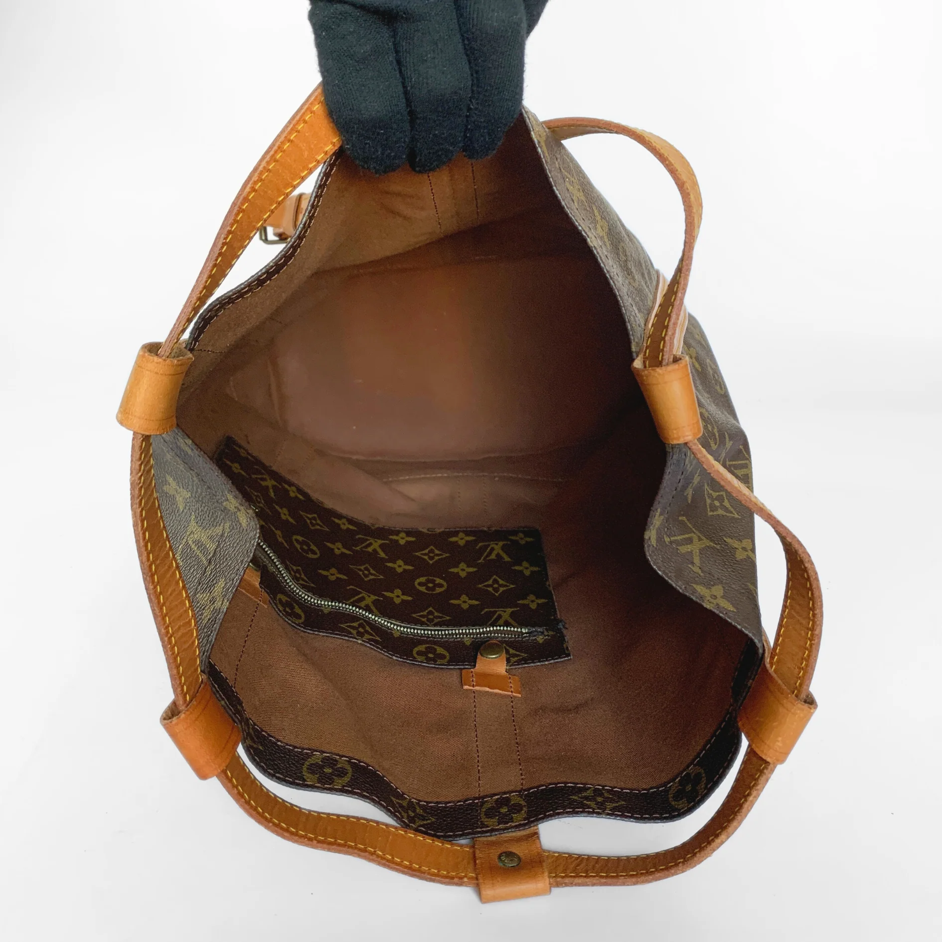 Louis Vuitton Louis Vuitton Randonn&eacute;e GM Monogram Canvas - Shoulder bags - Etoile Luxury Vintage