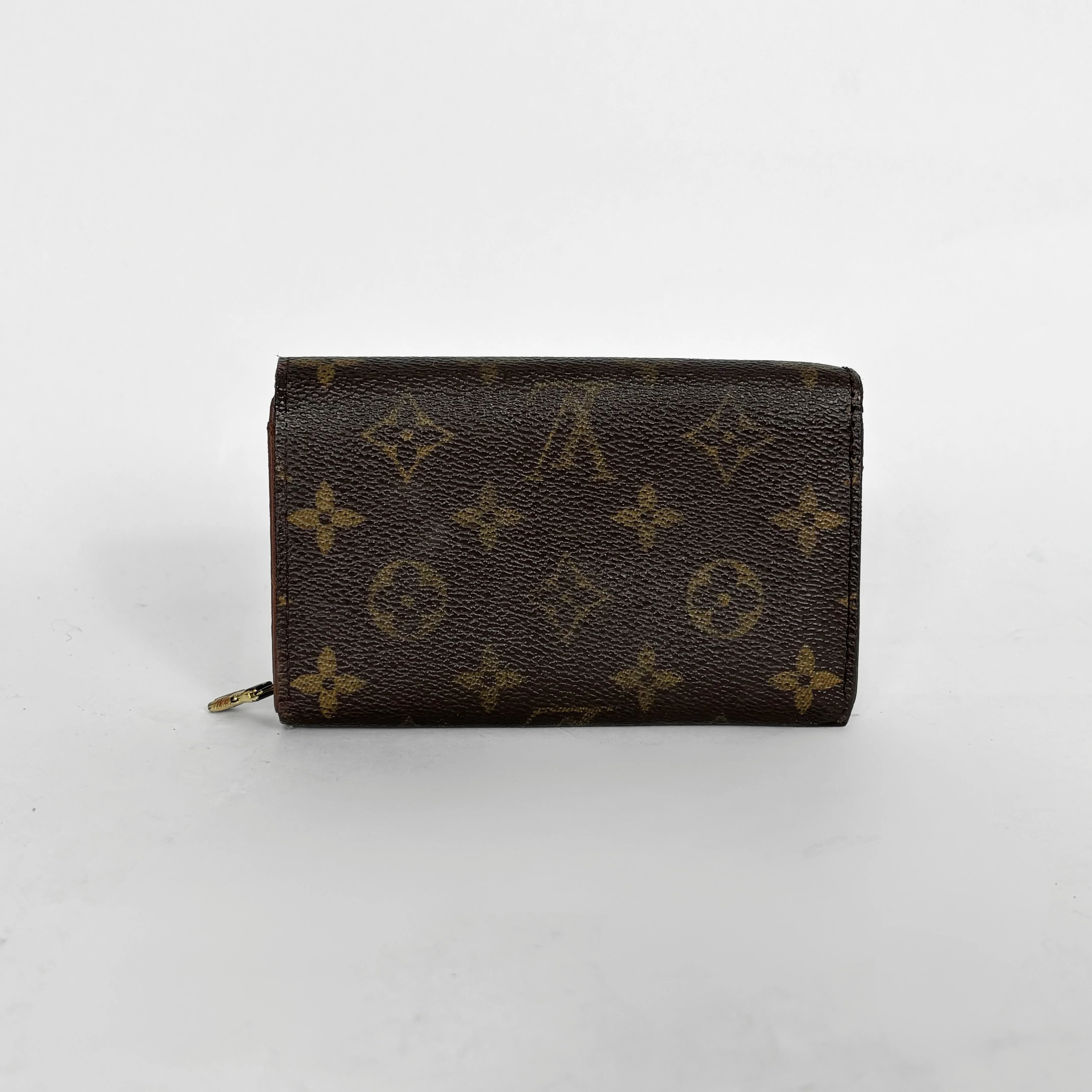 Louis vuitton wallet in brown Damier Ebene checkered canvas with a snap-button closure.