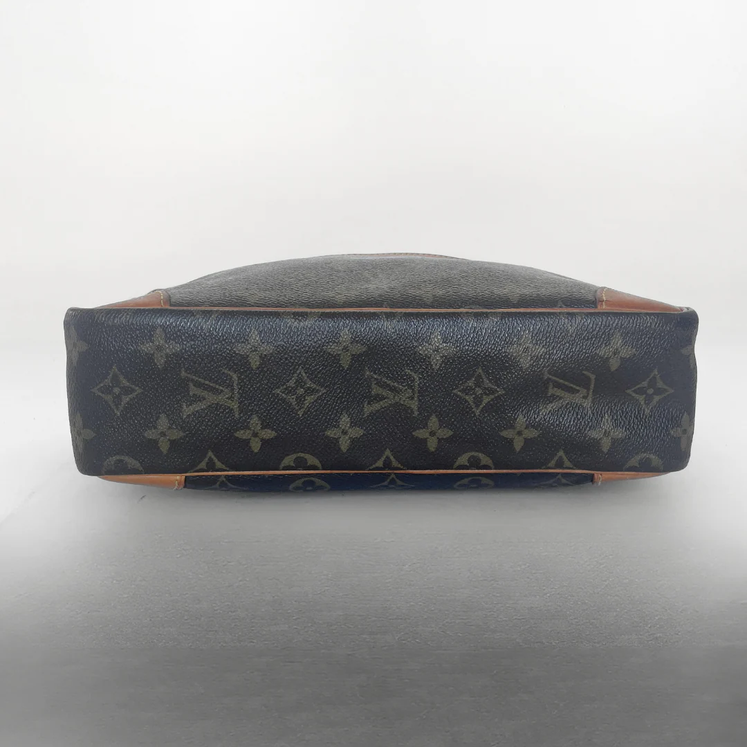 Louis Vuitton Louis Vuitton Trocadero Monogram Canvas - Crossbody bags - Etoile Luxury Vintage