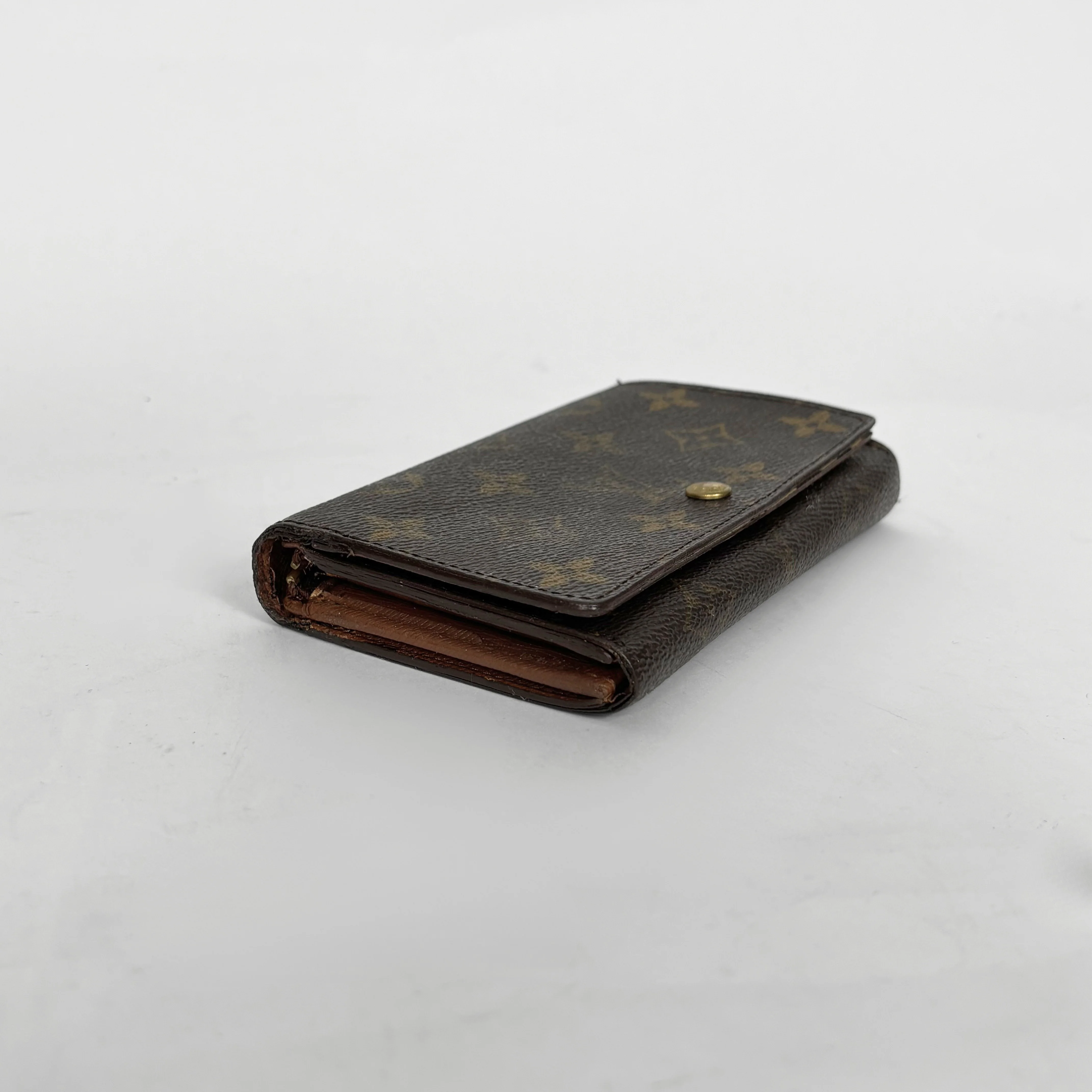 Louis vuitton wallet in brown Damier Ebene checkered canvas with a snap-button closure.