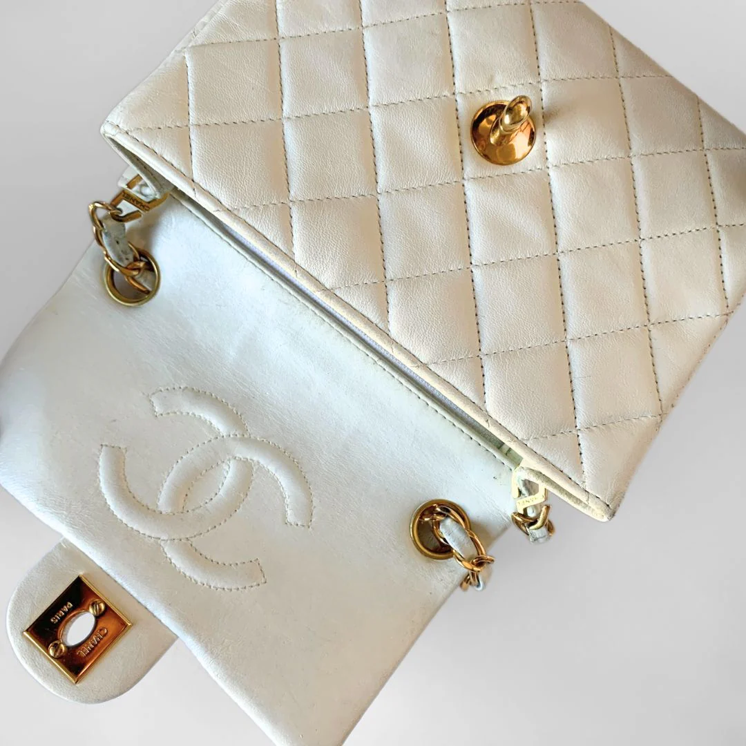 Chanel Chanel Classic Flap Bag Mini Lambskin Leather - Crossbody bags - Etoile Luxury Vintage
