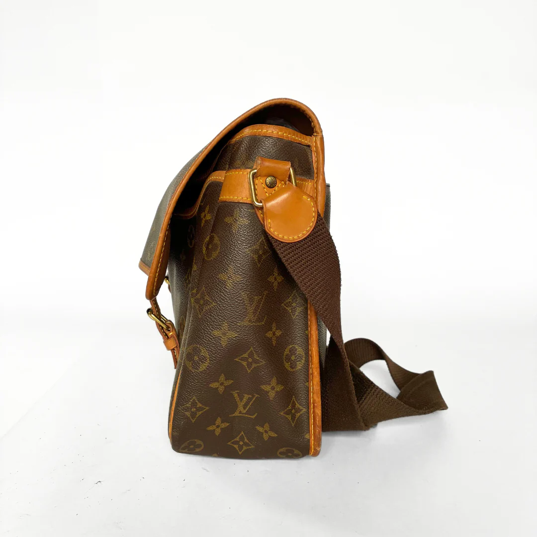 Louis Vuitton Louis Vuitton Gibeci&egrave;re GM Monogram Canvas - Crossbody bags - Etoile Luxury Vintage