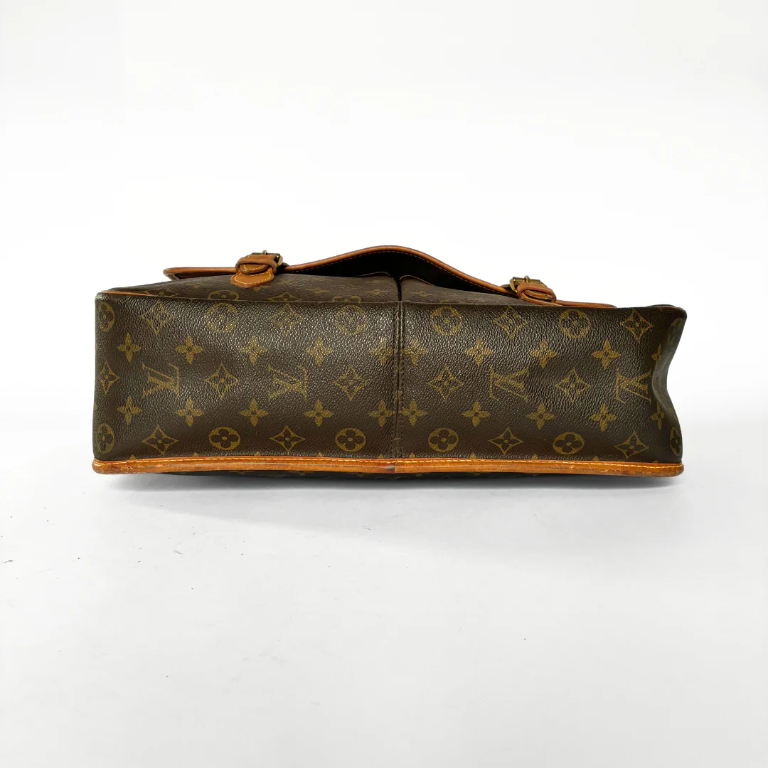 Louis Vuitton Louis Vuitton Gibeci&egrave;re GM Monogram Canvas - Crossbody bags - Etoile Luxury Vintage