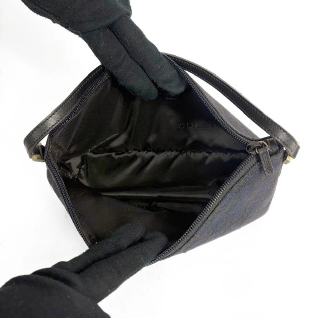  Gucci Boat Pochette in Canvas with the classic Gucci print on a white background