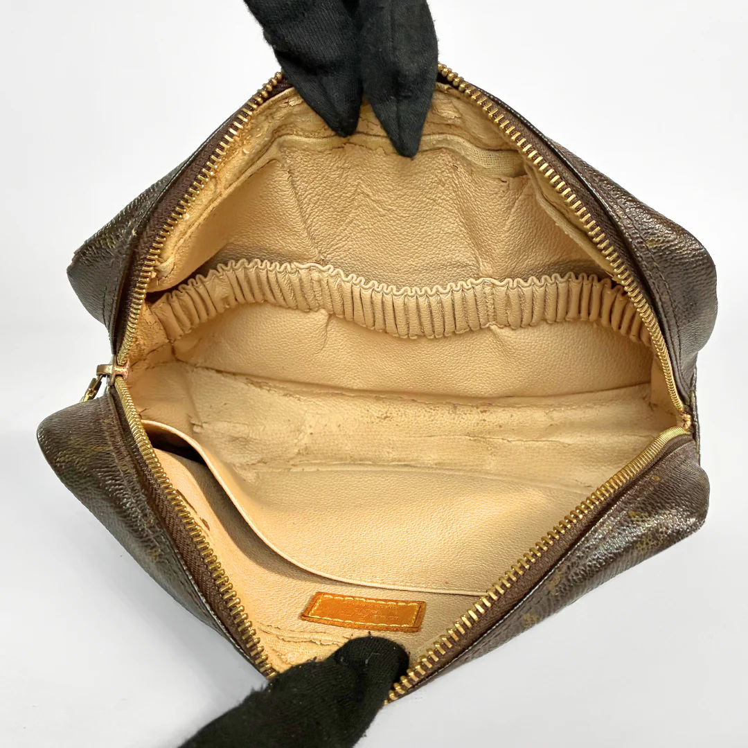 Louis Vuitton Louis Vuitton Toiletry Bag Monogram Canvas - Toiletry bags - Etoile Luxury Vintage